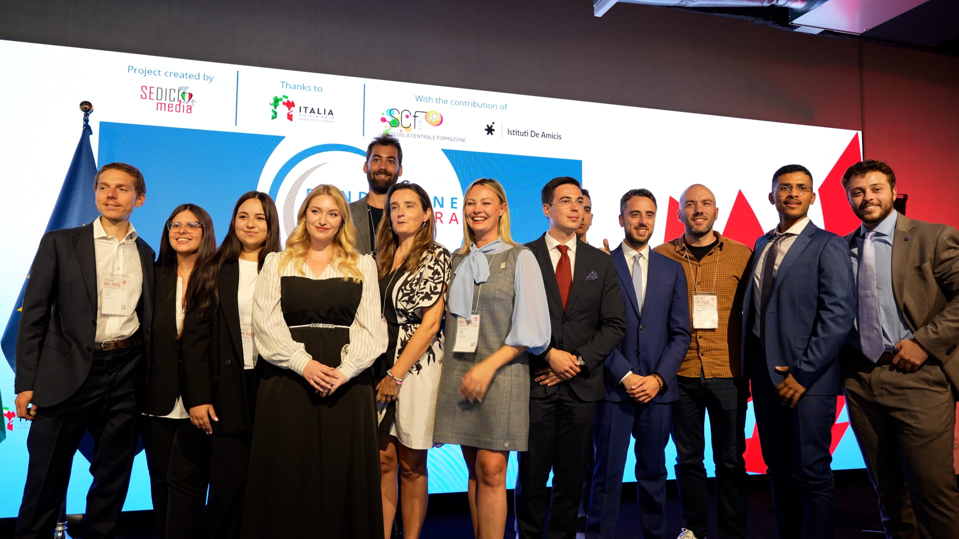 Adelmo Bettoni con il gruppo delle startup lombarde a Osaka